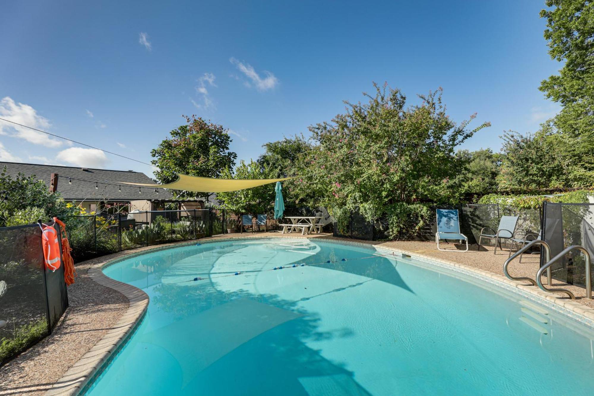 Modern Austin Home With Outdoor Pool And Fire Pit! Exterior photo