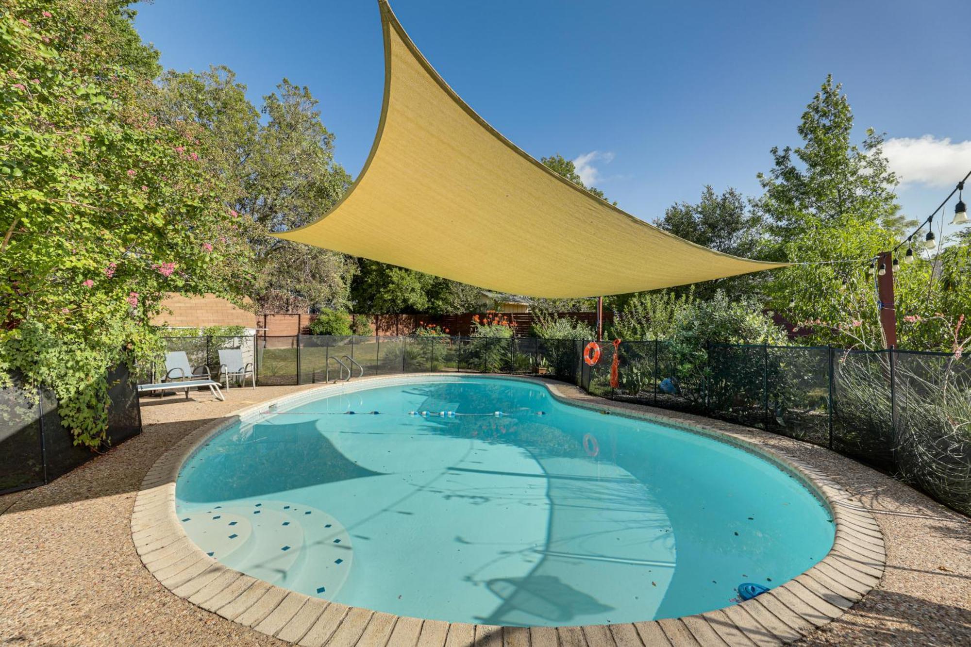 Modern Austin Home With Outdoor Pool And Fire Pit! Exterior photo